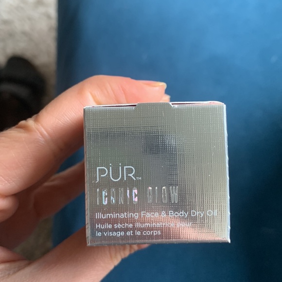 PUR Iconic Glow Face & Body Oil - Picture 4 of 5